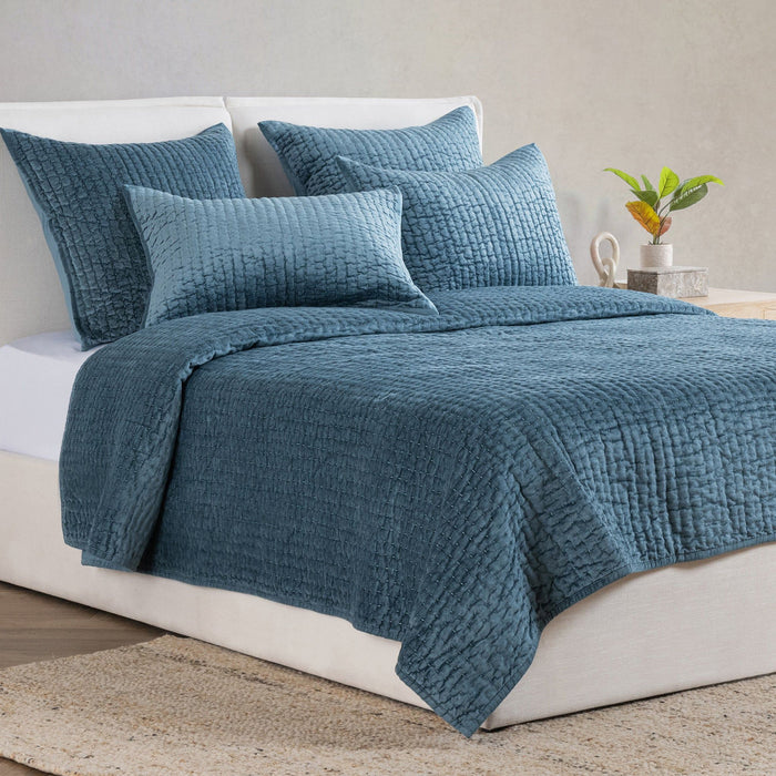 Bari - Velvet Quilt
