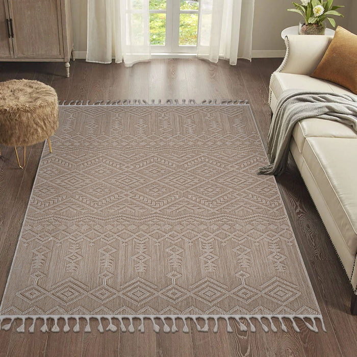 Guros - Trendy Traditional Indoor / Outdoor Rug