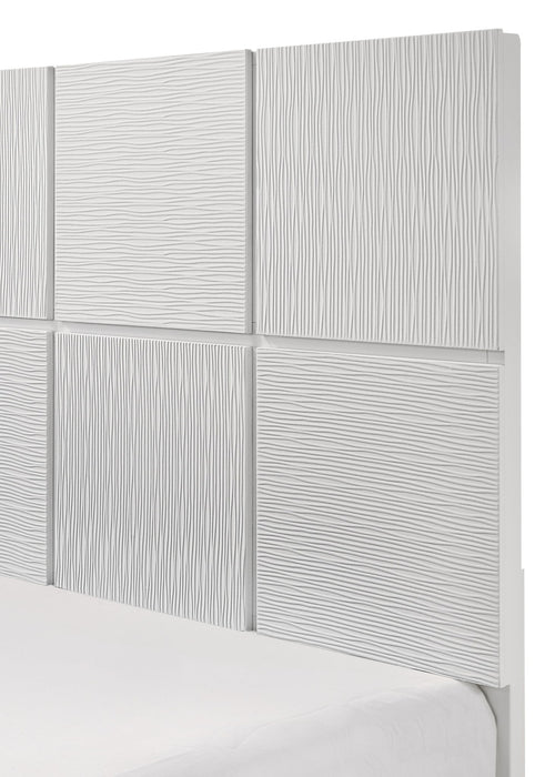 Denker - Queen Bed - White