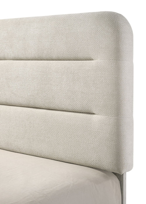 Nyomi - Upholstered King Bed - White