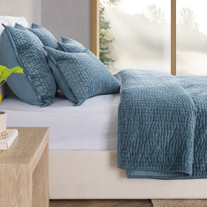 Bari - Velvet Quilt