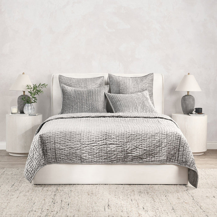 Bari - Velvet Quilt