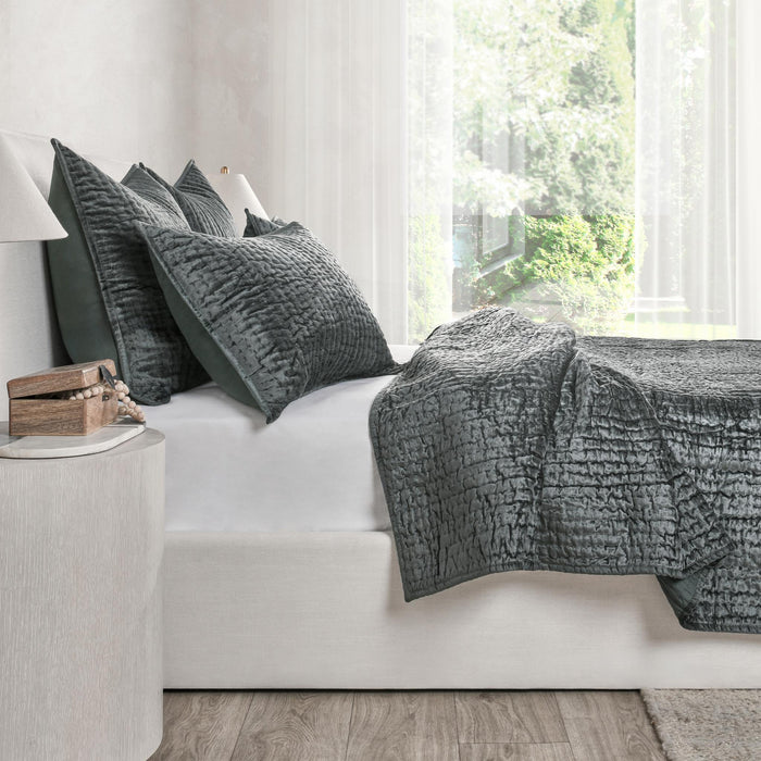 Bari - Velvet Quilt